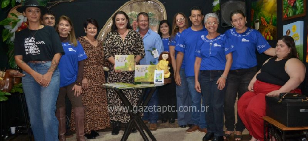 Colaboradores da Sec. de Cultura durante o Lançamento do Livro / Fotos Marlisia