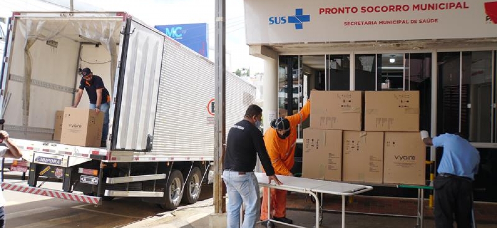 Respiradores e Monitores cardíacos chegam a Patrocínio. Foto: ASCOM PMP. respiradores e monitores cardíacos